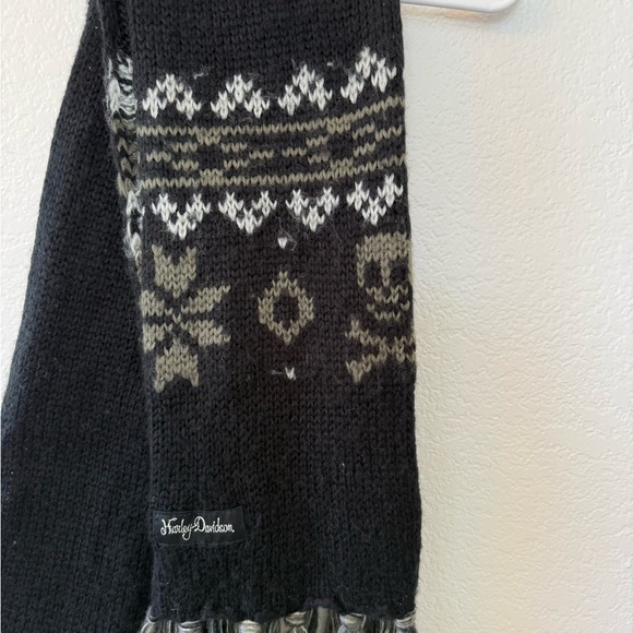 Harley-Davidson Black and Gray Knit Hat and matching scarf - Picture 4 of 16